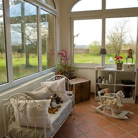 Le Manoir De Bed & Breakfast
