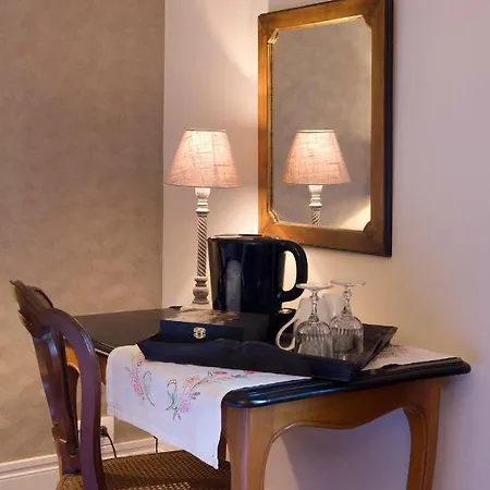 Le Manoir De Bed & Breakfast 2*